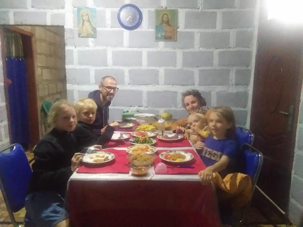 Arnolds Familly Homestay Bajawa Luaran gambar
