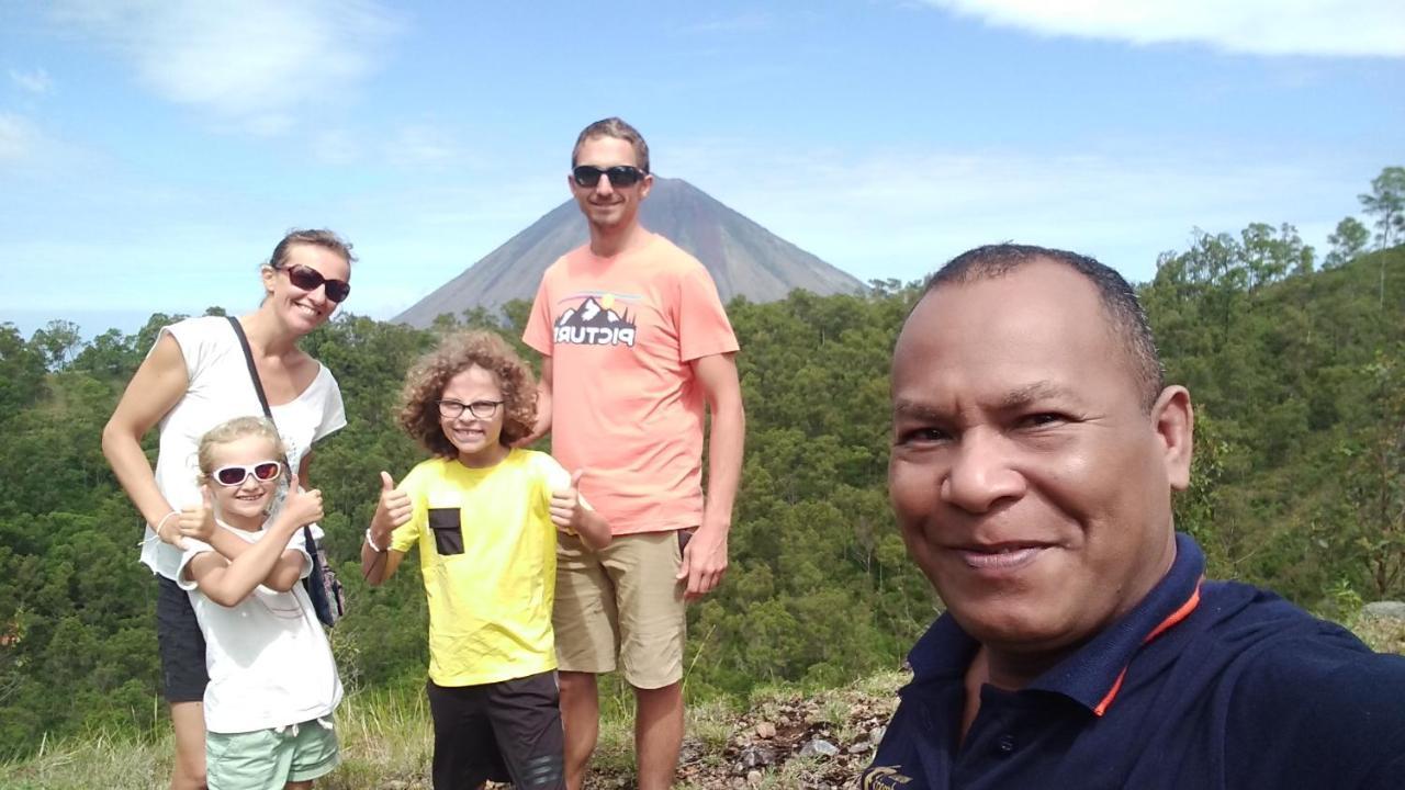 Arnolds Familly Homestay Bajawa Luaran gambar