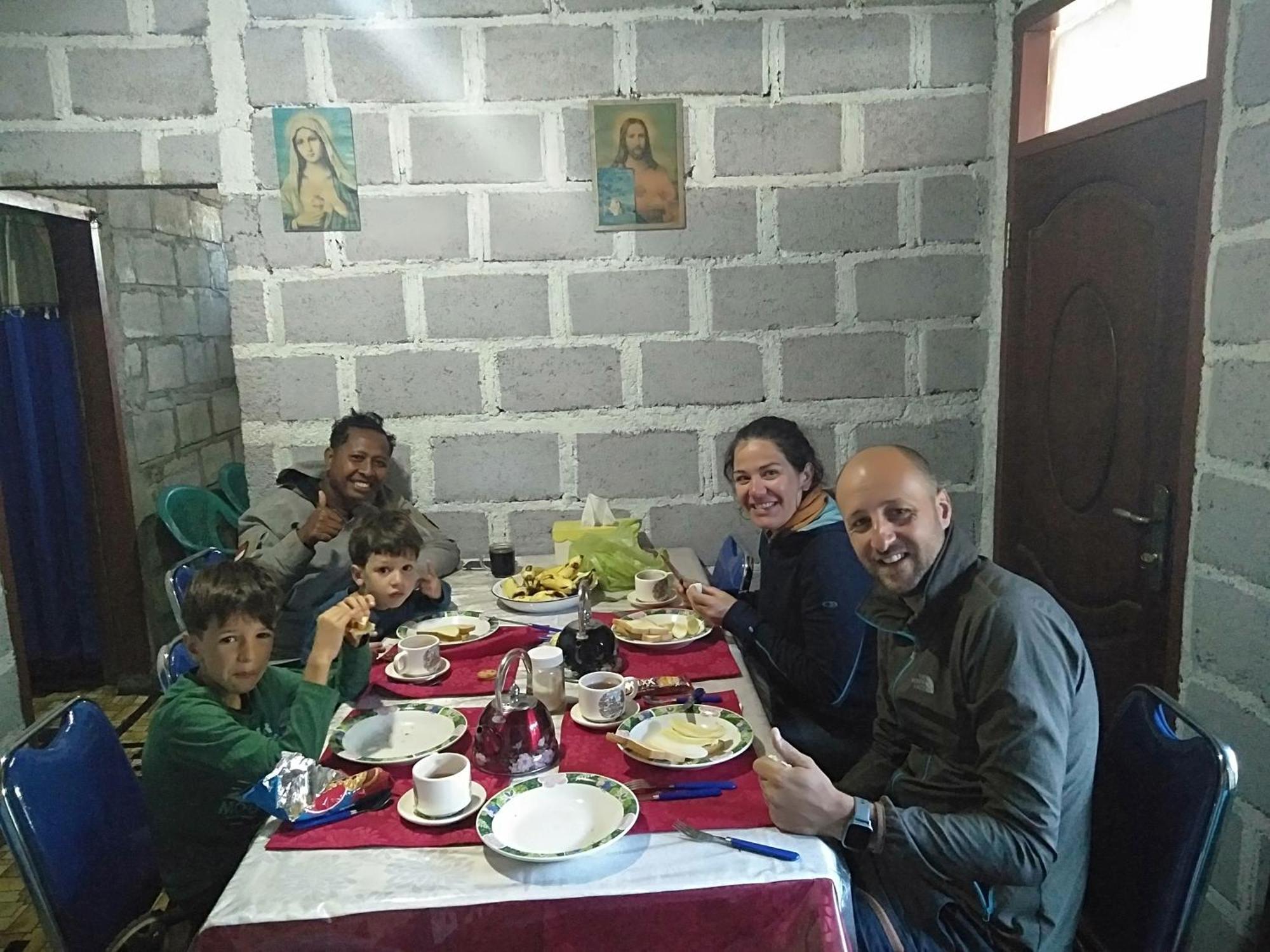 Arnolds Familly Homestay Bajawa Bilik gambar